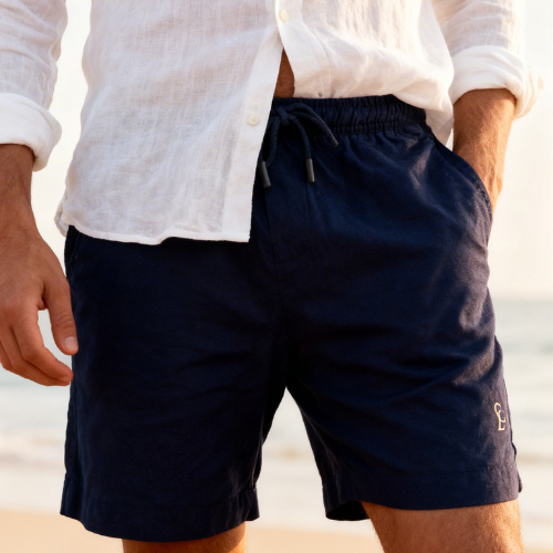 Camisa Branca e Short Azul 